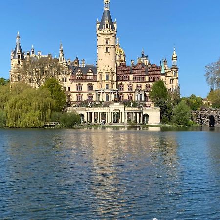 Stilvolle Ferienwohnung In Der Naehe Von Schwerin Dummer Exterior photo